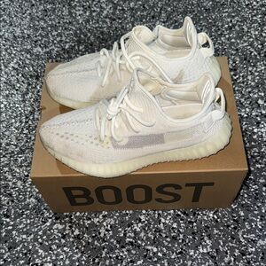 adidas YEEZY BOOST 350 V2